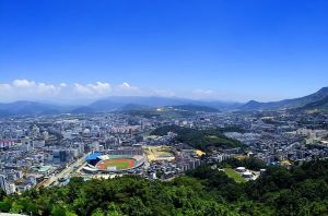 龍巖經(jīng)開區(qū)加大招商力度 26項(xiàng)目簽約157億元