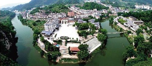 加快培育特色小鎮(zhèn)，著力搭建發(fā)展平臺(tái)